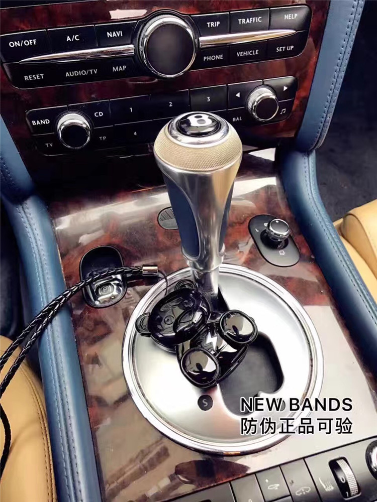 这是第3张微商爆款New Bands便携式空气净化器电子口罩的货源图片