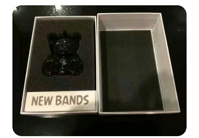 这是第4张微商爆款New Bands便携式空气净化器电子口罩的货源图片